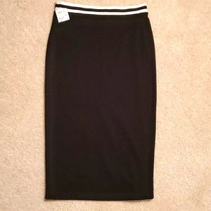 Forever 21 black pencil skirt 25" long size S